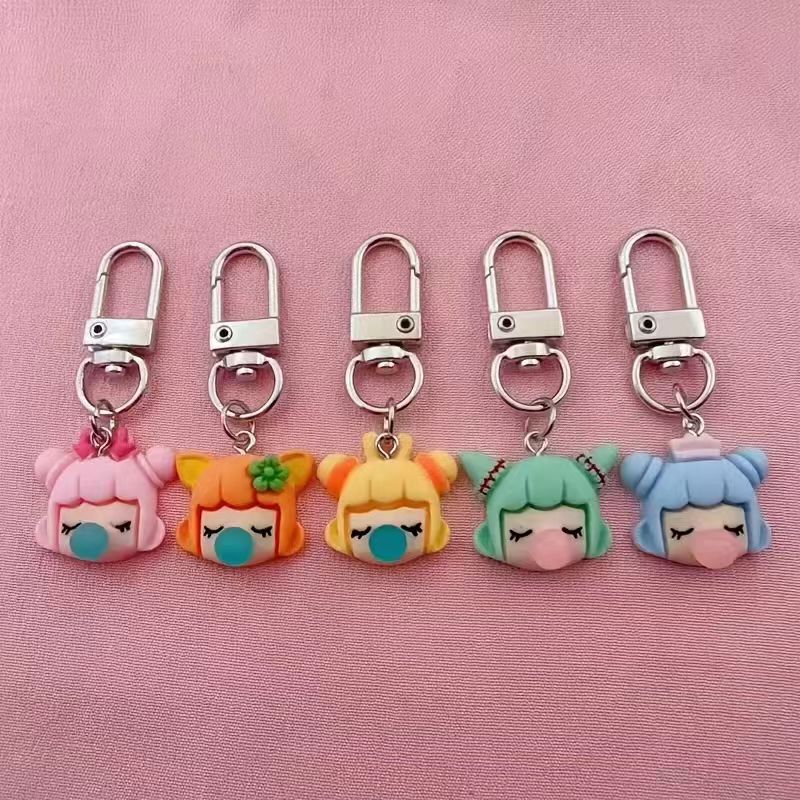 Car Accessories - 樹脂製の女の子キーホルダー5個セット、バッグや車のアクセサリーに最適、素晴らしいギフトの選択肢です。